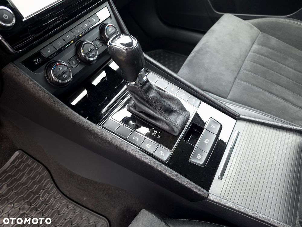 Skoda Superb 2.0 TDI Style DSG - 19