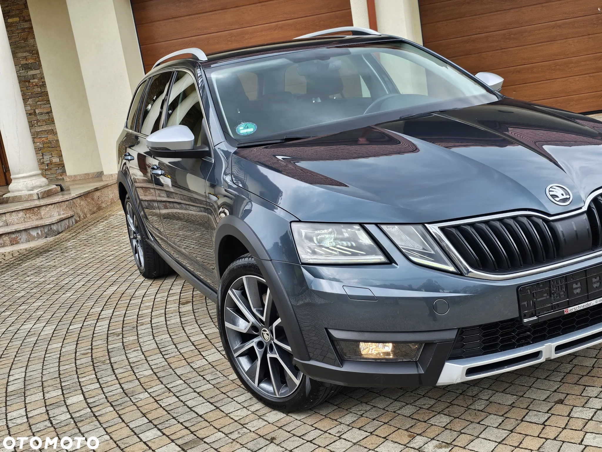 Skoda Octavia Combi 2.0 TDI 4x4 DSG Scout - 11