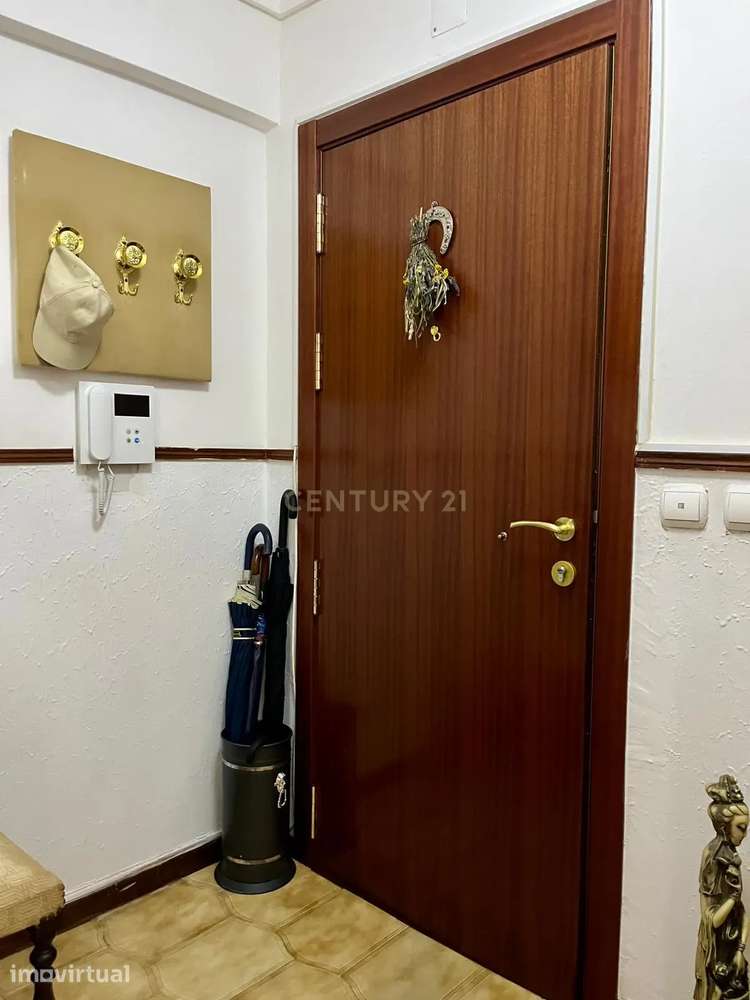 Apartamento T2 no Laranjeiro com Amplo Espaço Exterior Privativo - Grande imagem: 2/20