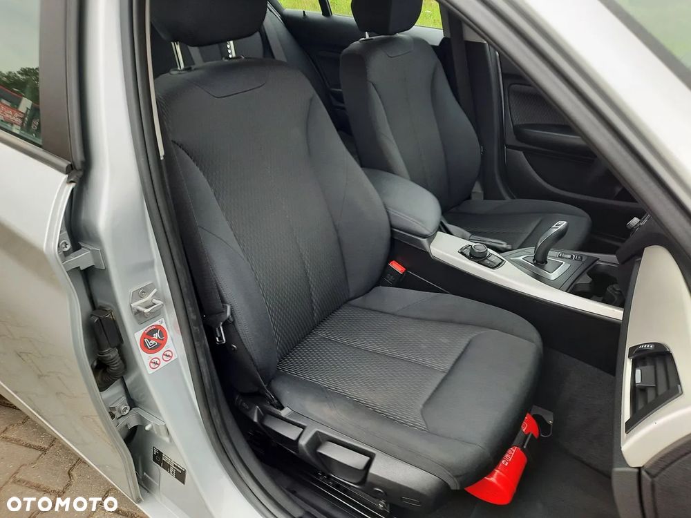 BMW Seria 1 118i - 23