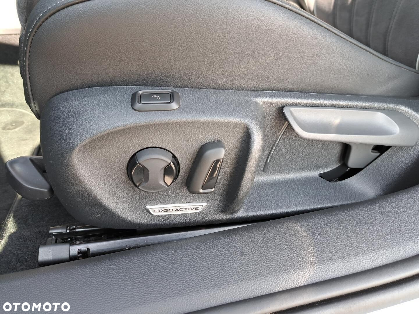 Volkswagen Passat 2.0 TDI SCR Elegance DSG - 23
