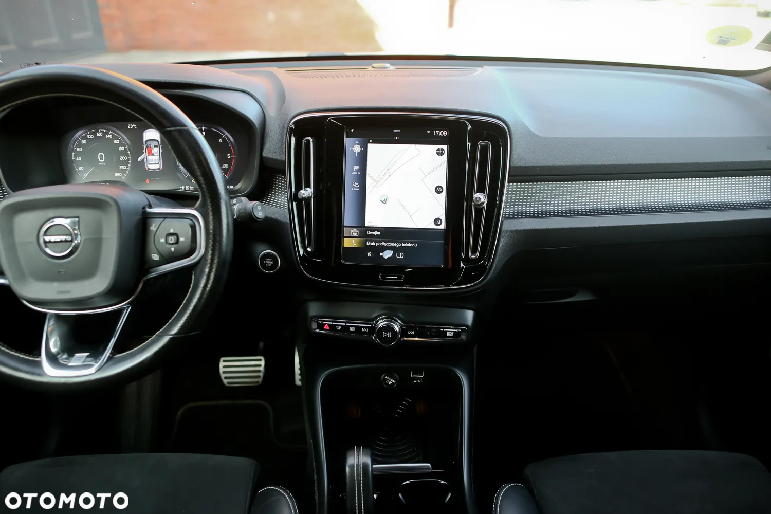 Volvo XC 40 D4 AWD Geartronic R-Design - 26