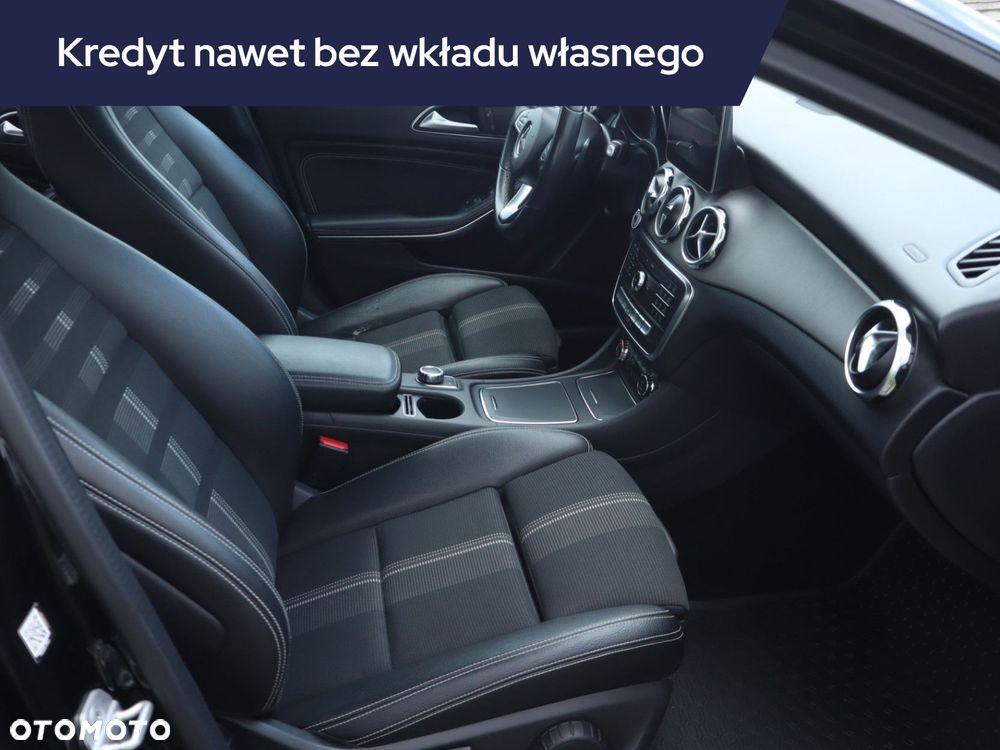 Mercedes-Benz GLA - 11