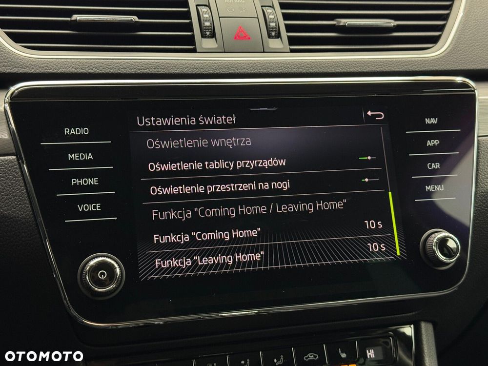 Skoda Superb 2.0 TDI SCR Style DSG - 32