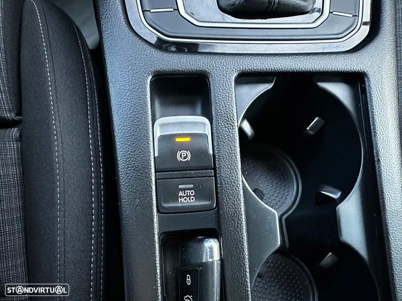 VW Passat Variant 2.0 TDi Business DSG - 33