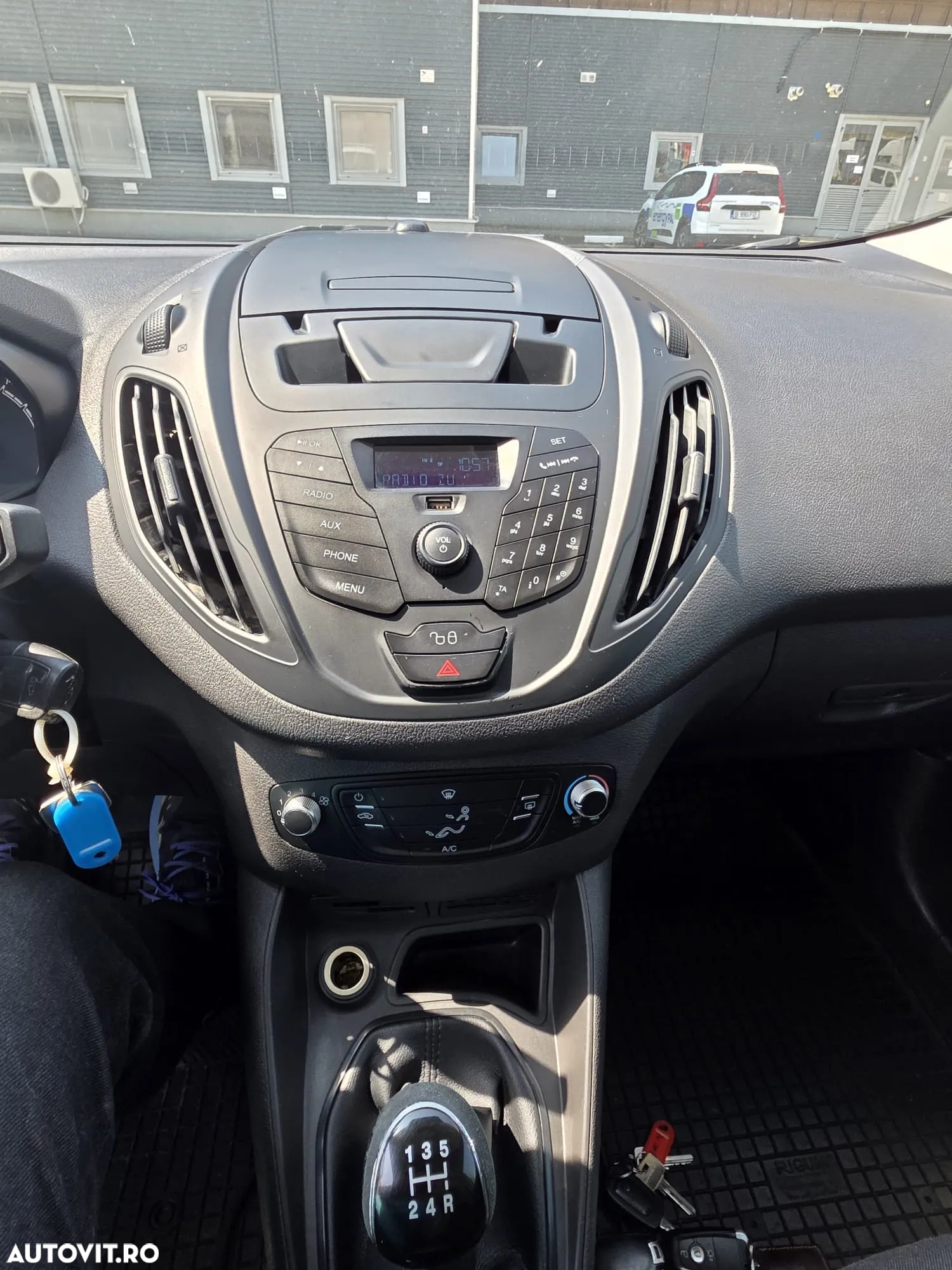 Ford Transit Courier - 9