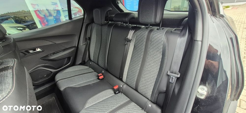 Peugeot 2008 PureTech 130 Allure S&S EAT8 - 20