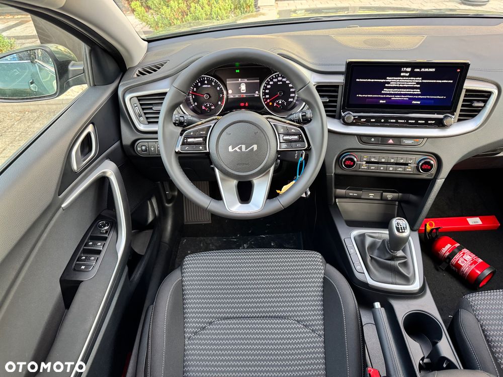 Kia Ceed 1.5 T-GDI M - 11