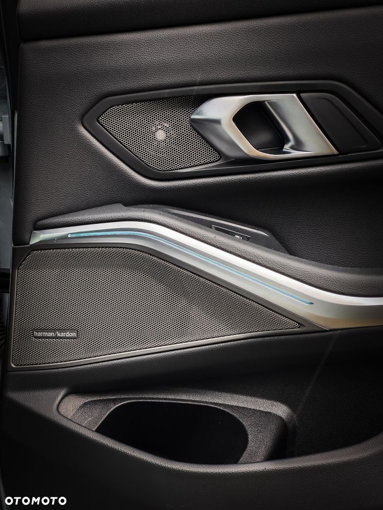 BMW Seria 3 330i xDrive M Sport - 14