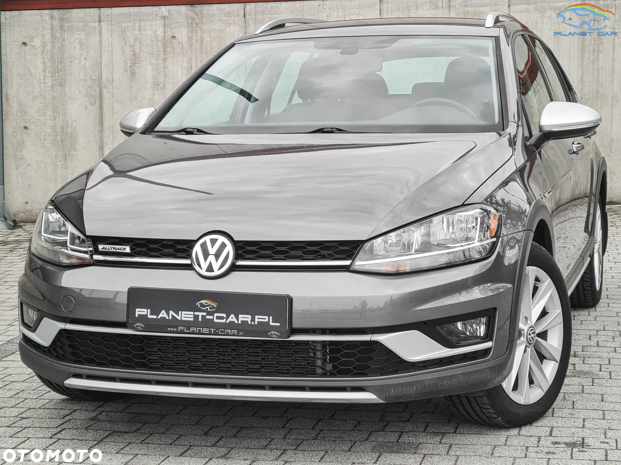 Volkswagen Golf - 1