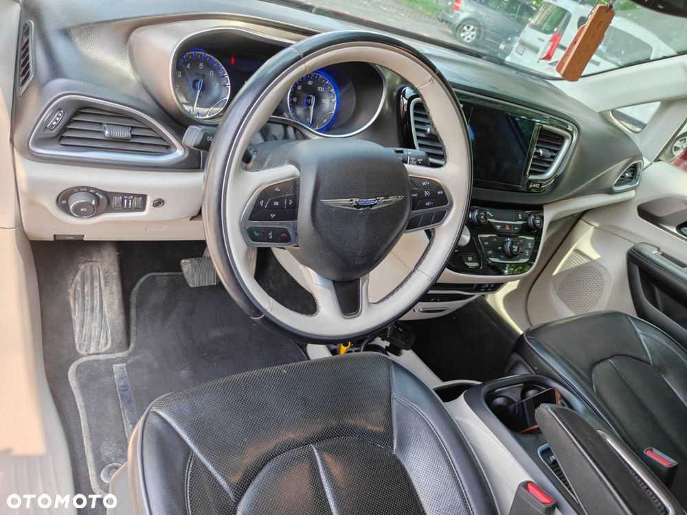 Chrysler Pacifica - 5