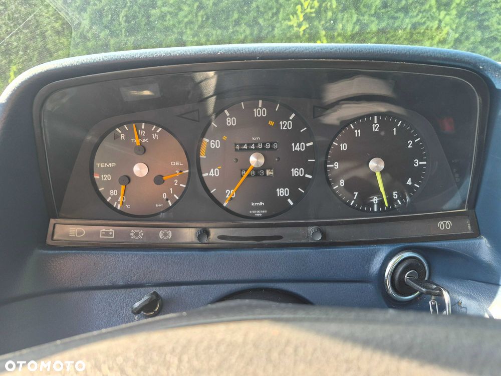 Mercedes-Benz W123 - 6