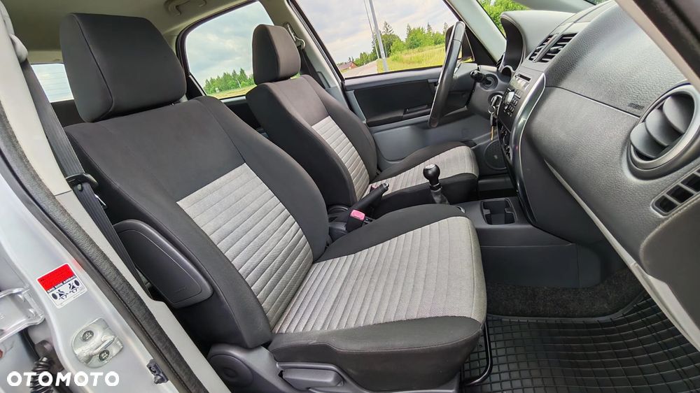 Suzuki SX4 1.6 VVT 4x4 Style - 27