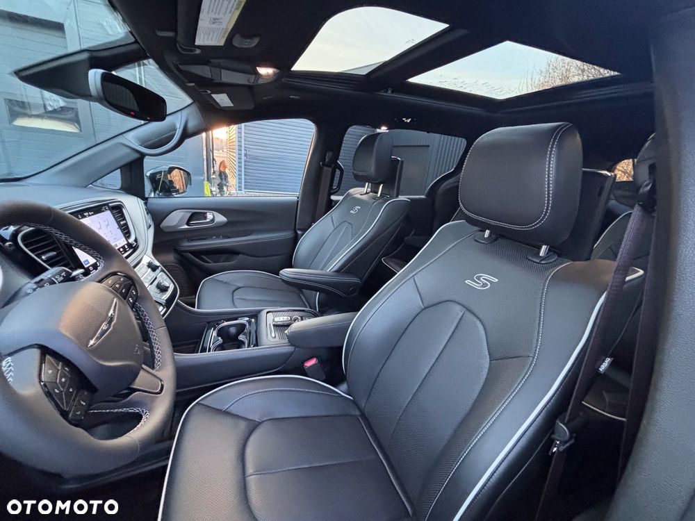 Chrysler Pacifica - 16