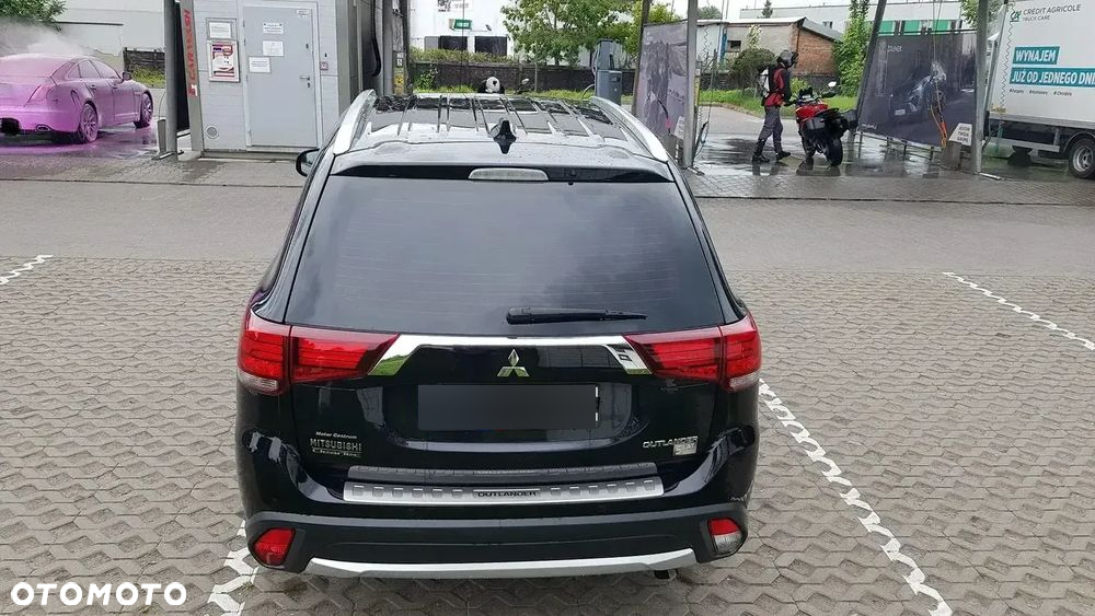 Mitsubishi Outlander 2.0 Invite + 2WD - 6