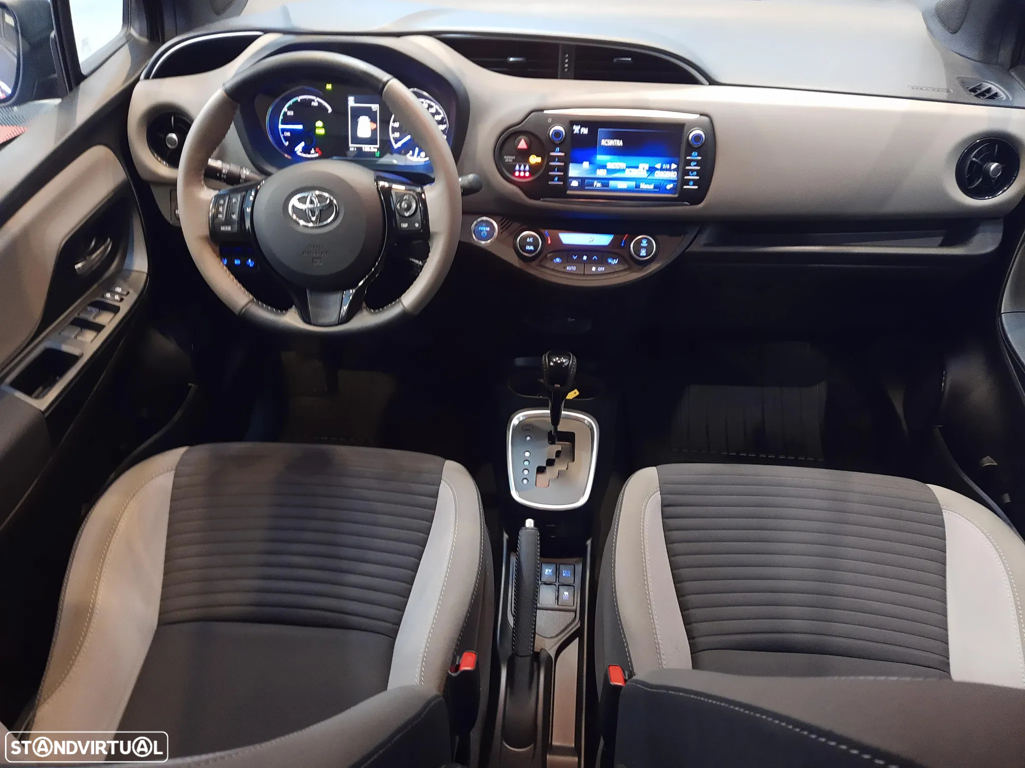Toyota Yaris 1.5 HSD Square Collec.Bronze - 7
