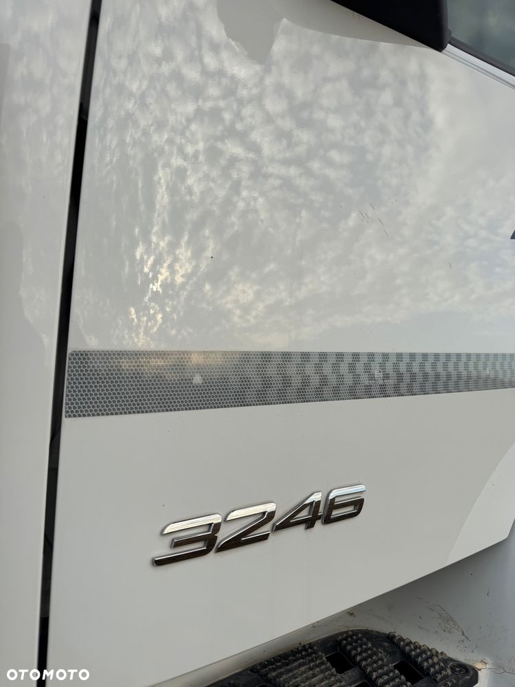 Mercedes-Benz AROCS - 10