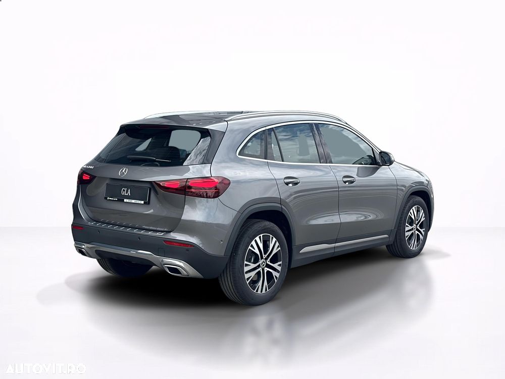 Mercedes-Benz GLA 180 7G-DCT Special Edition - 7