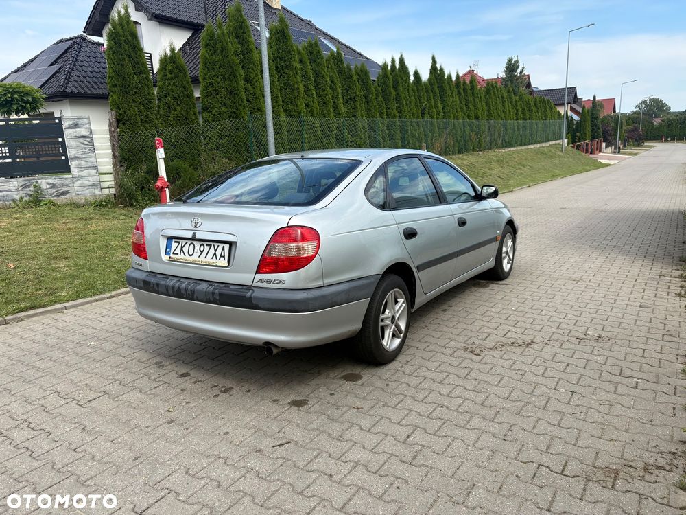 Toyota Avensis - 8