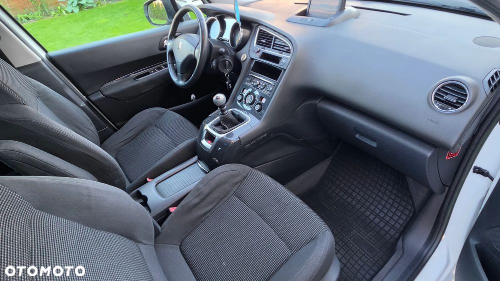 Peugeot 5008 - 17