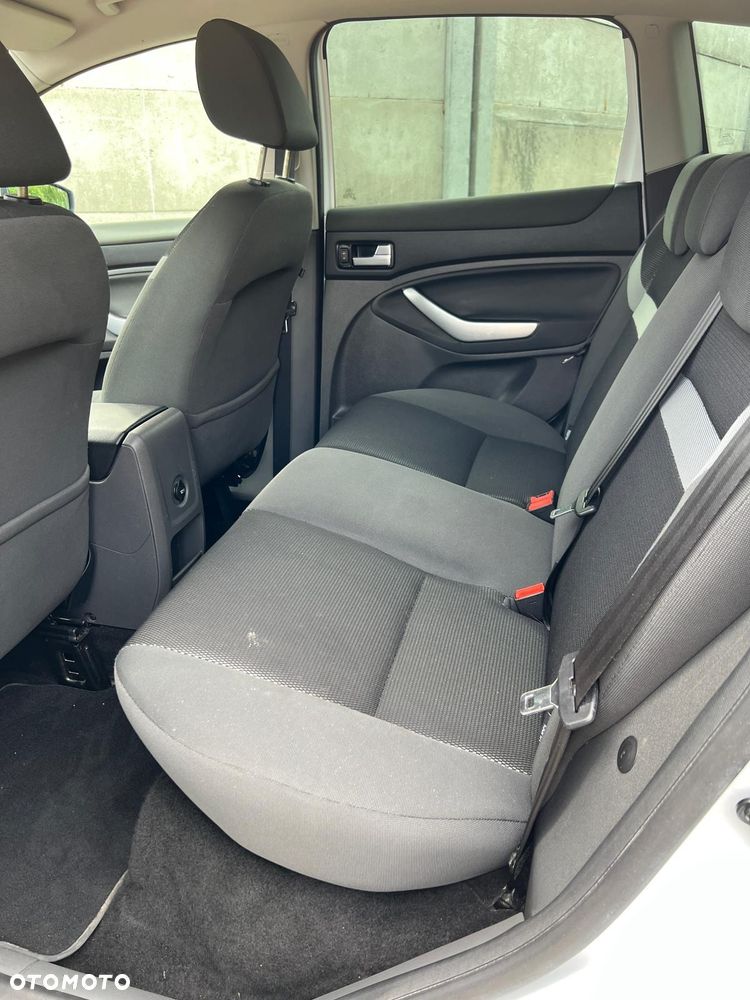 Ford Kuga - 12