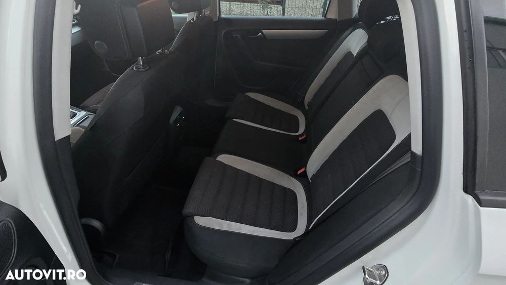 Volkswagen Passat Variant 2.0 TDI Blue TDI DSG Comfortline - 13