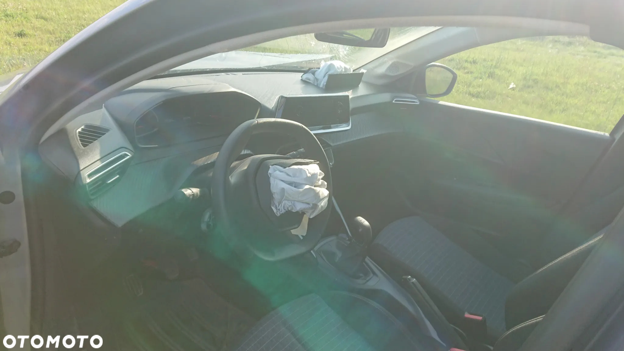 Peugeot 208 - 20
