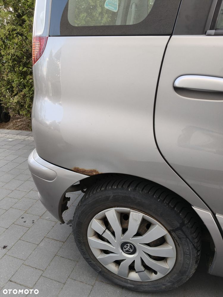 Toyota Yaris Verso 1.3 - 11