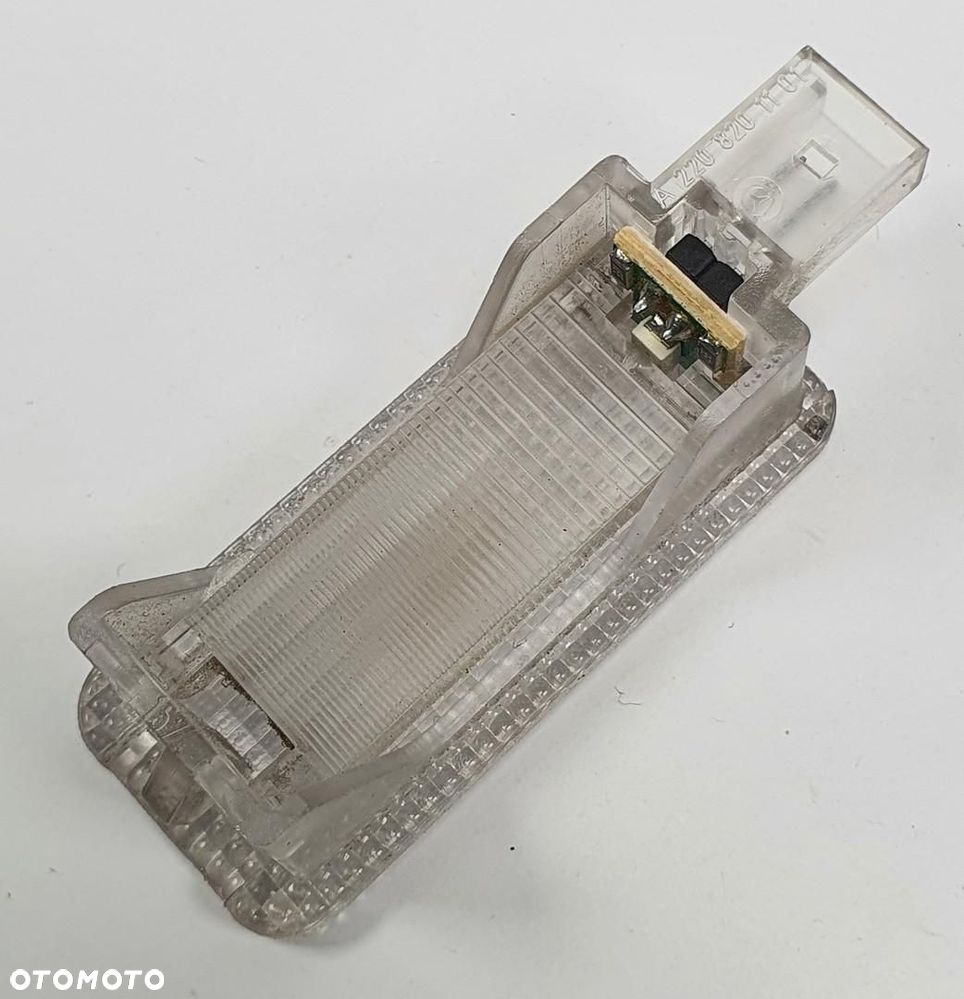 LAMPKA OŚWIETLENIE WNĘTRZA MERCEDES W220 A2208201101 - 2