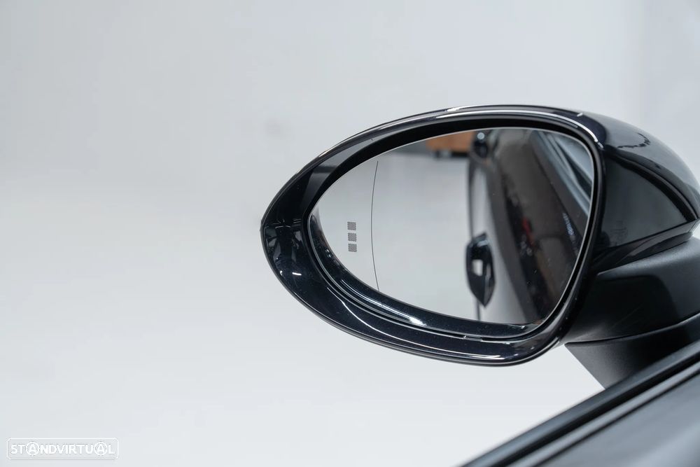 Porsche Macan Electric 4 - 21