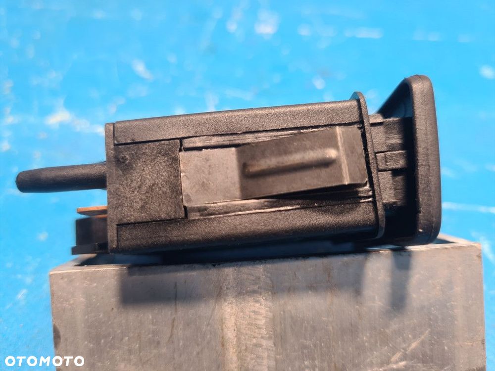 PRZEŁĄCZNIK OGRZEWANIA SZYBY VW GOLF IV - 5