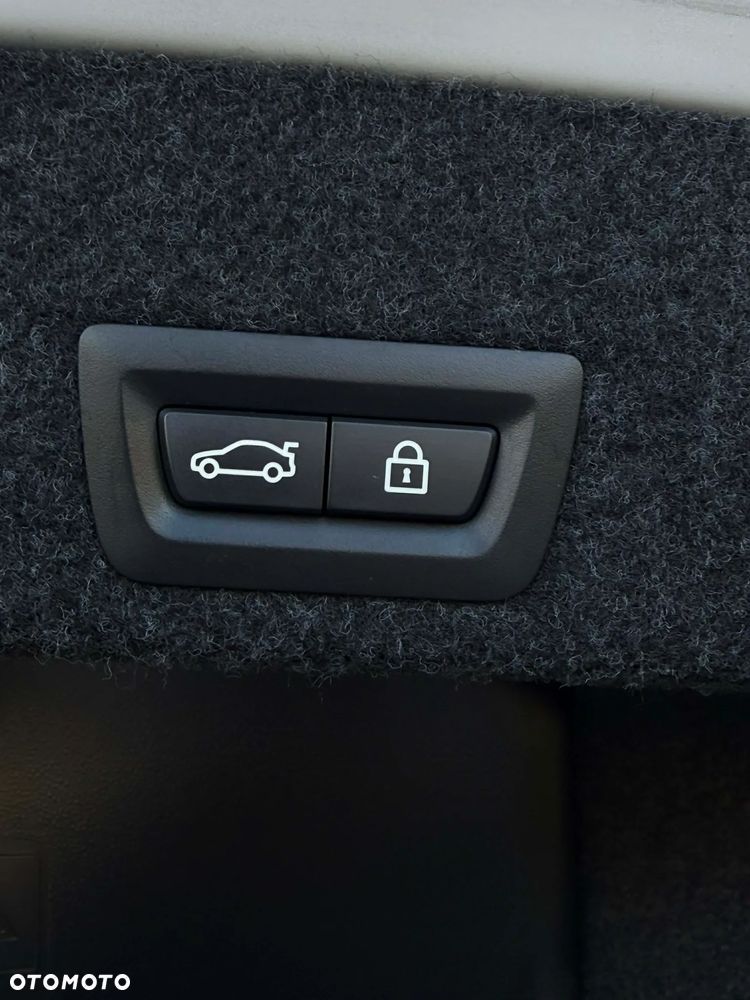 BMW Seria 5 535i xDrive Sport-Aut - 26