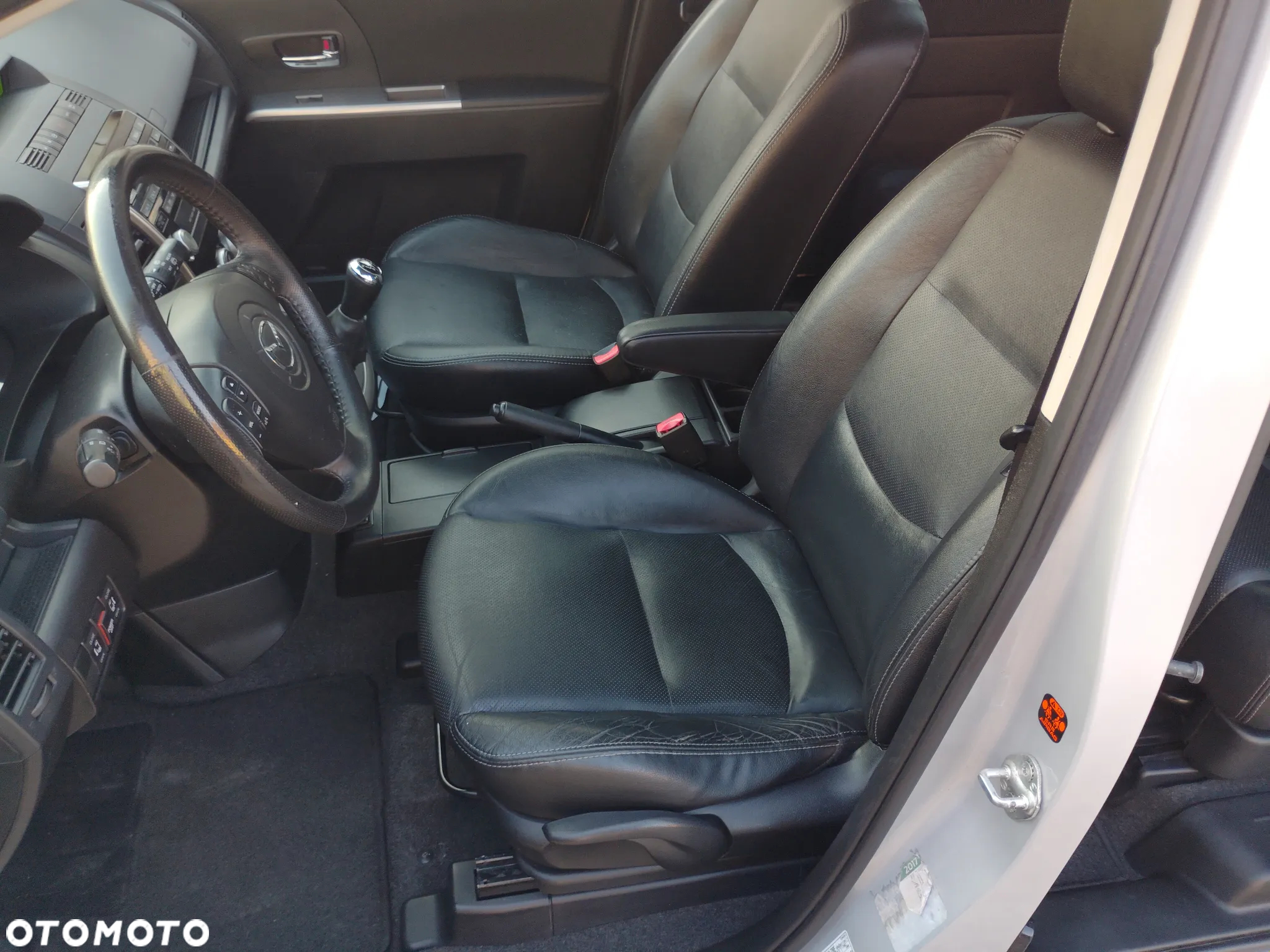 Mazda 5 2.0 Exclusive + - 10
