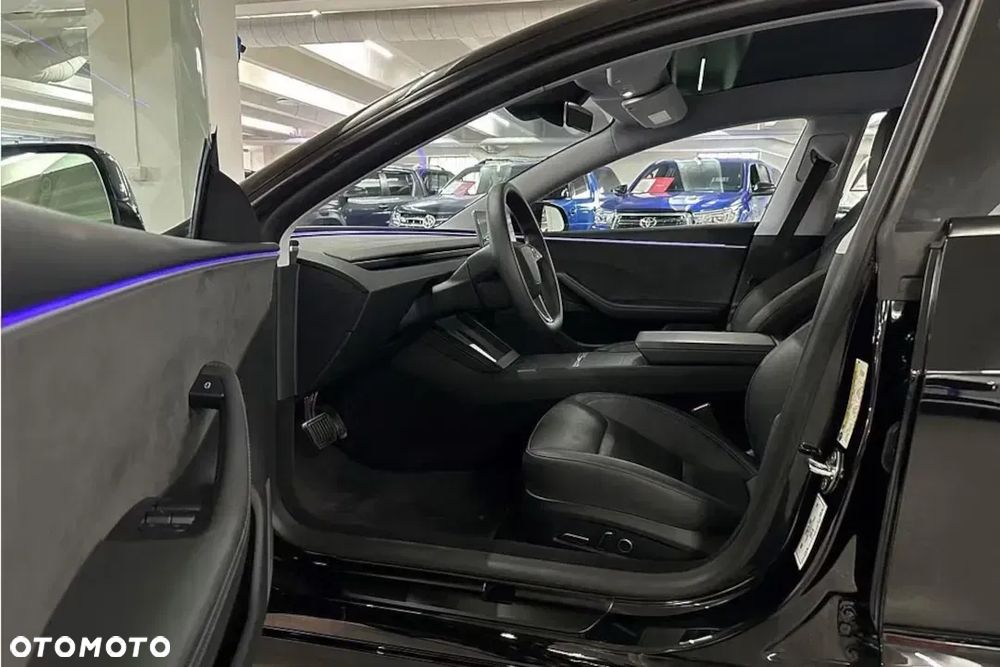 Tesla Model 3 - 10