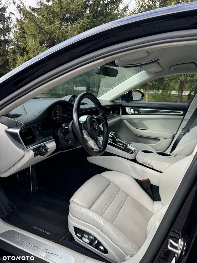 Porsche Panamera Turbo - 8