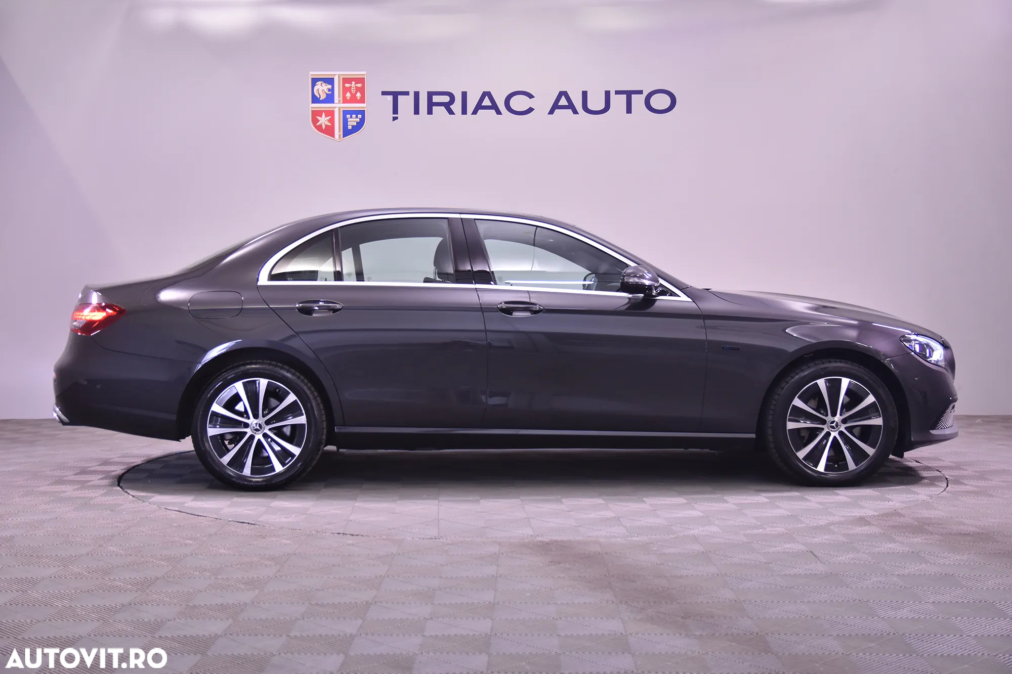 Mercedes-Benz E 300 4MATIC Aut. - 6