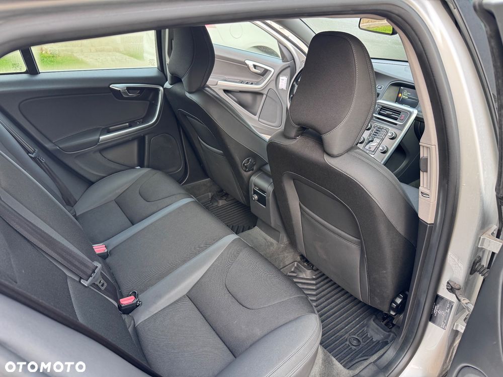 Volvo V60 D4 Drive-E Momentum - 12