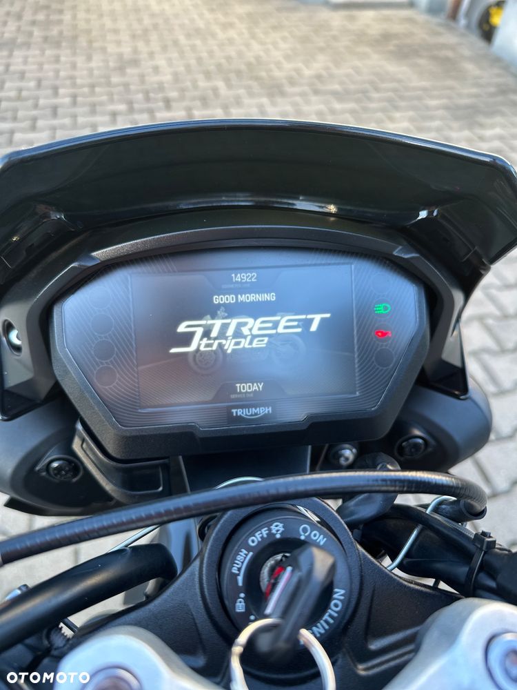Triumph Street Triple - 16