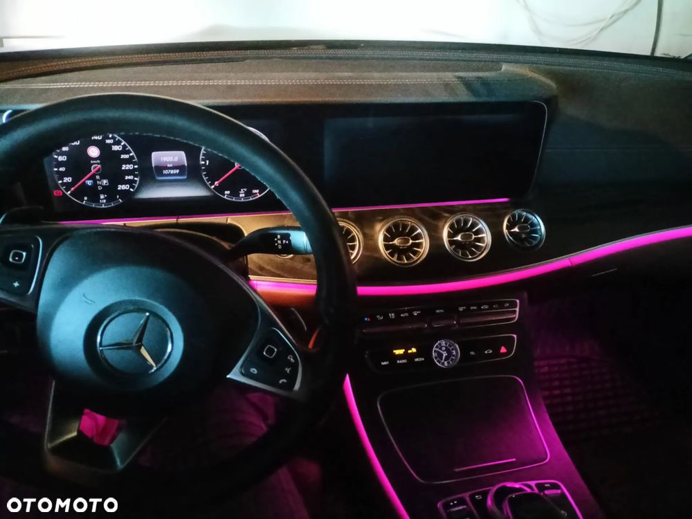 Mercedes-Benz Klasa E 220 d Coupe 4-Matic 9G-TRONIC - 26