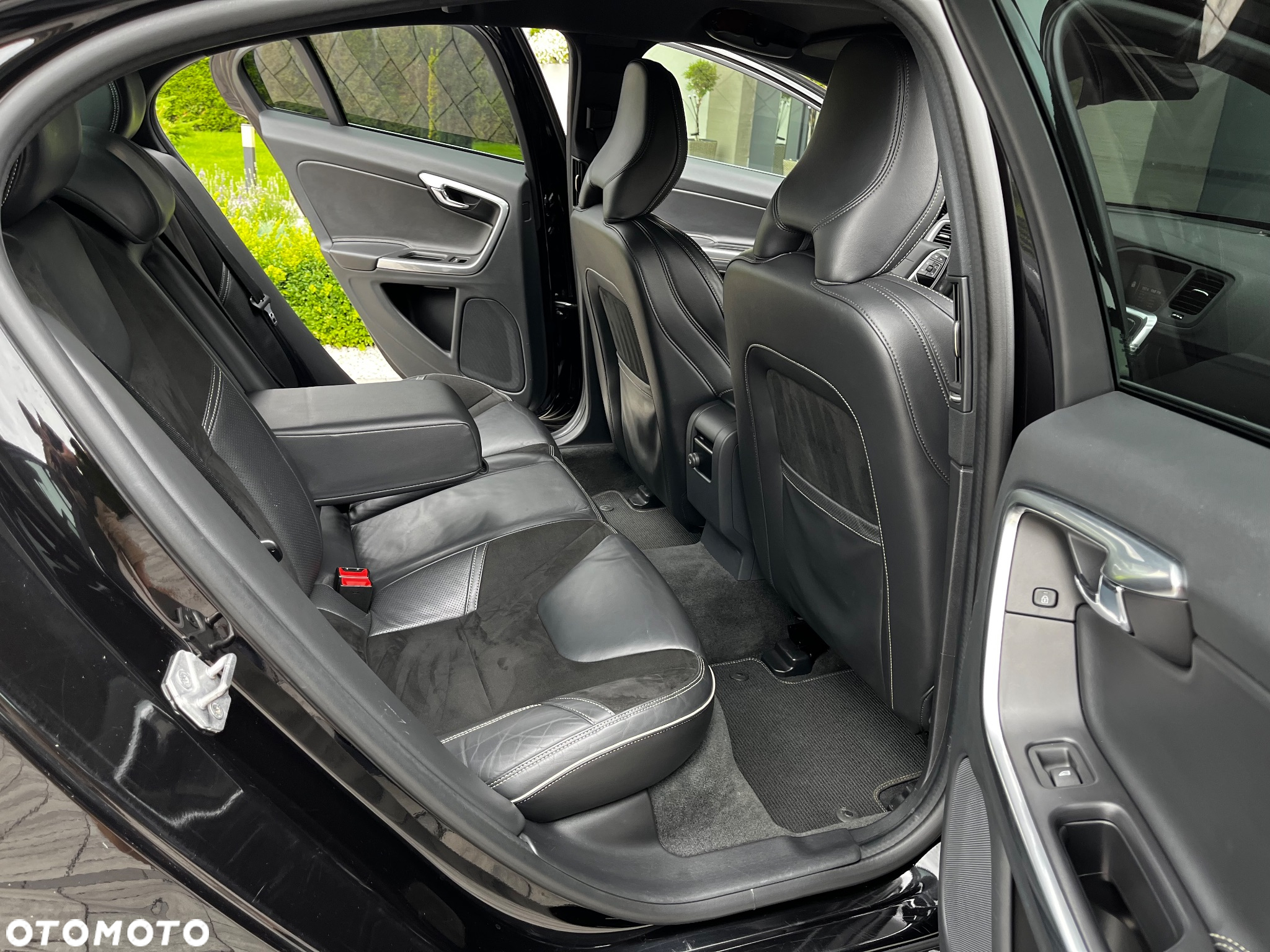 Volvo S60 D4 Drive-E R-Design Momentum - 29