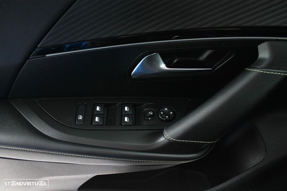 Peugeot 2008 PureTech 130 GT - 17