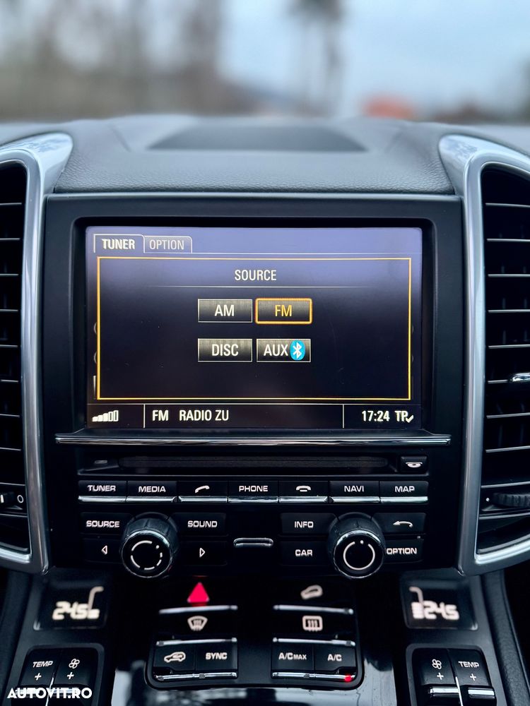 Porsche Cayenne - 25