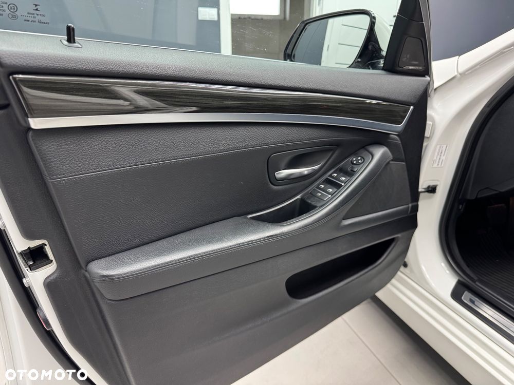 BMW Seria 5 520d Luxury Line - 33