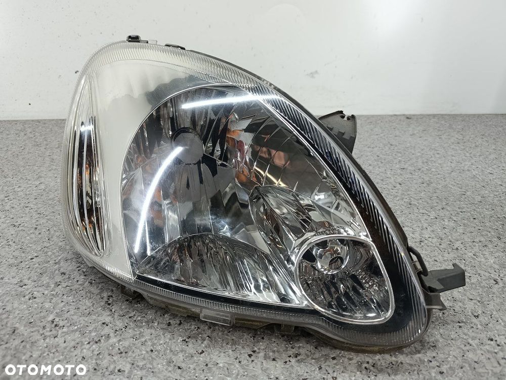 LAMPA PRZÓD PRAWA TOYOTA YARIS I FL 20-A353 TYC - 1