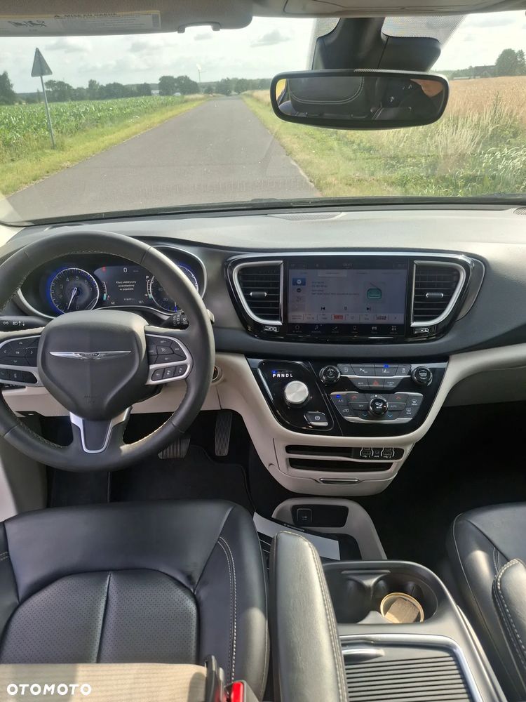 Chrysler Pacifica - 11
