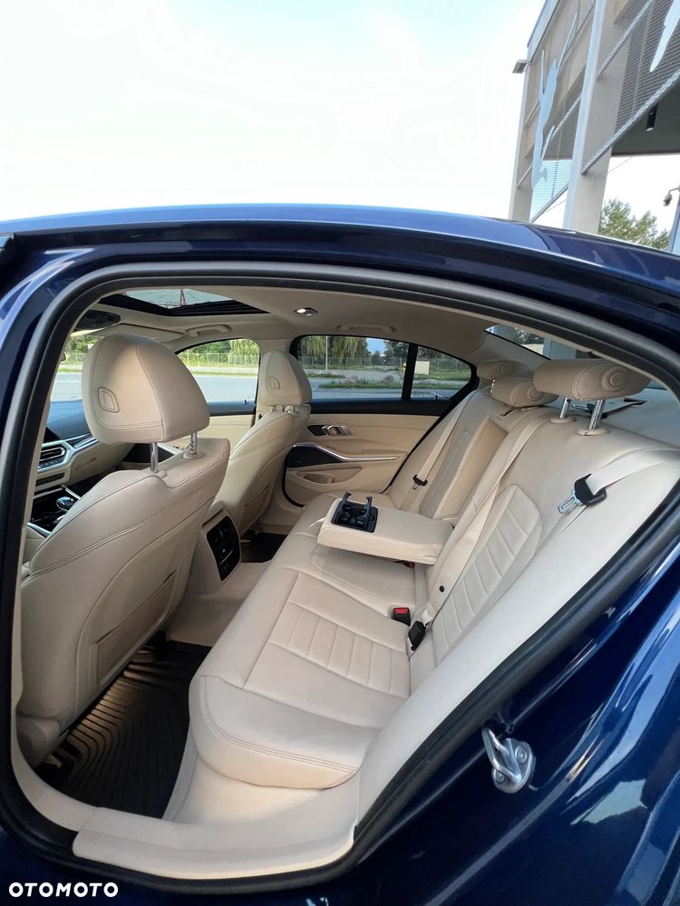 BMW Seria 3 320d Luxury Line sport - 16