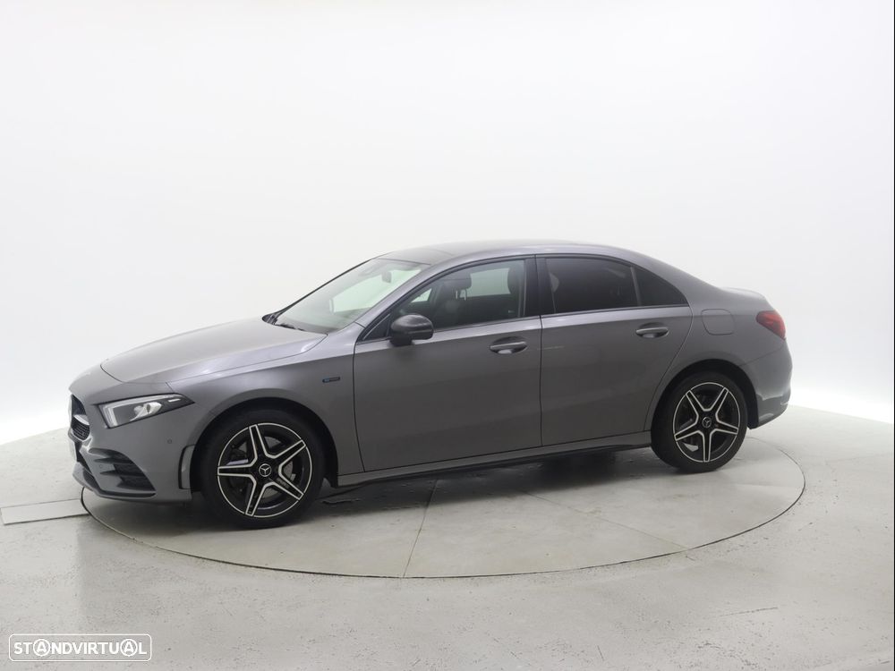 Mercedes-Benz A 250 e AMG Line - 2