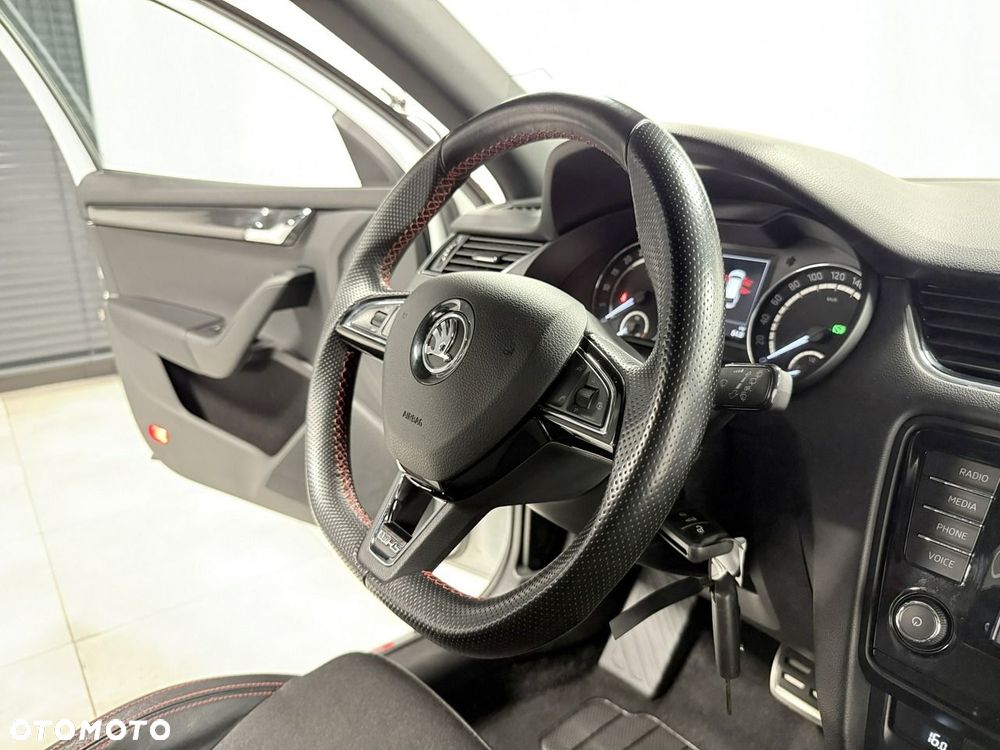 Skoda Octavia 2.0 TDI RS Challenge DSG - 34