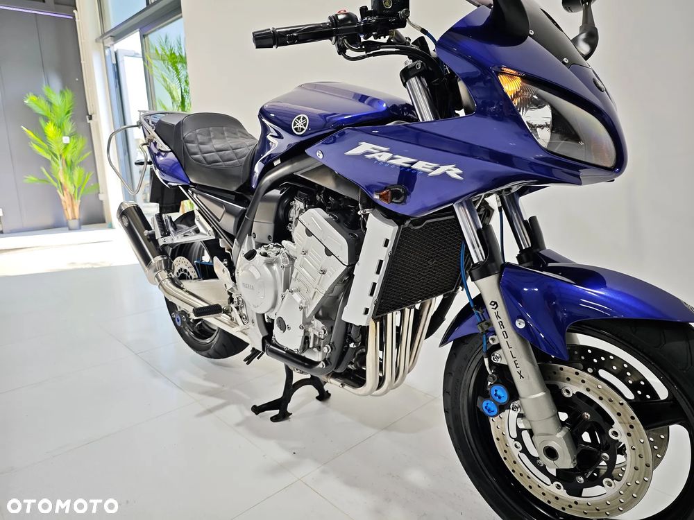 Yamaha FZS - 11