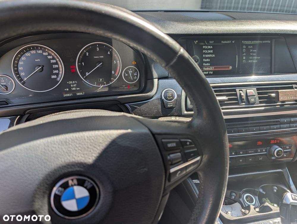 BMW Seria 5 525d xDrive - 14